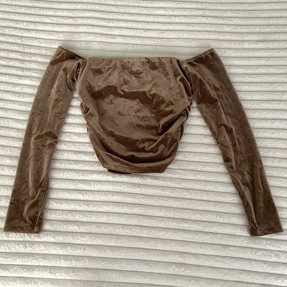 AFRM Jaxley Ribbed Velvet off the shoulder Top - Picture 2 of 4